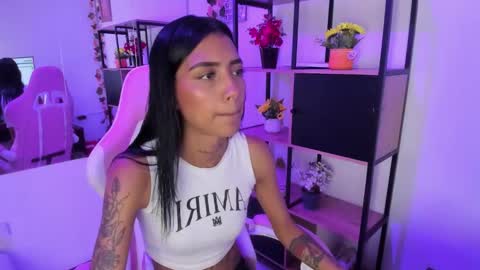 karlaslutskinny__ online show from February 9, 9:30 pm