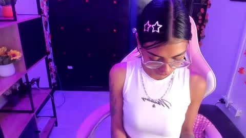 karlaslutskinny__ online show from February 22, 10:30 pm