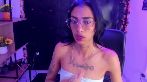 karlaslutskinny__ online show from February 24, 9:24 pm