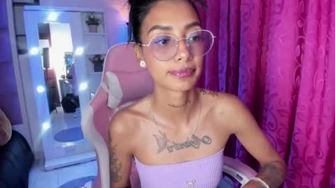 karlaslutskinny__ online show from April 18, 7:58 pm
