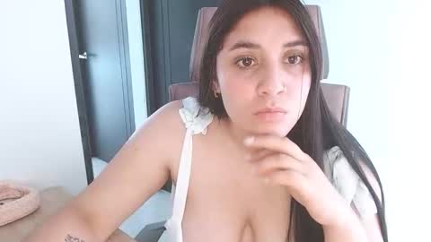 Snapshot of karlie_kloy chatting on December 18, 5:41 pm kloy online show from December 18, 5:41 pm