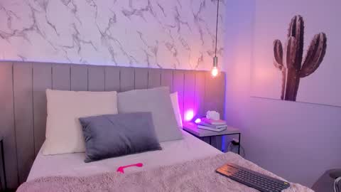 Snapshot of karlla_brown chatting on October 30, 1:45 pm karlla_brown online show from October 30, 1:45 pm