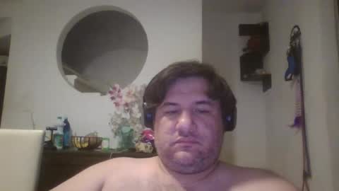 Snapshot of karlmagnus19 chatting on June 2, 4:03 am karlmagnus19 online show from June 2, 4:03 am