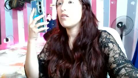 Snapshot of karly_lovex_ chatting on June 19, 10:35 pm karly_lovex_ online show from June 19, 10:35 pm