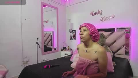 Snapshot of karly_moonn chatting on September 13, 12:21 am Karly Moonns online show from September 13, 12:21 am