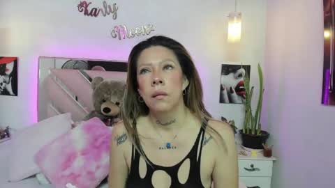 Snapshot of karly_moonn chatting on June 5, 10:10 am Karly Moonns online show from June 5, 10:10 am
