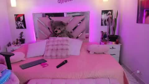 Snapshot of karly_moonn chatting on June 17, 11:56 am Karly Moonns online show from June 17, 11:56 am