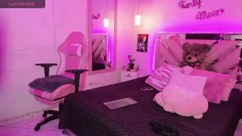 Snapshot of karly_moonn chatting on July 16, 12:33 pm Karly Moonns online show from July 16, 12:33 pm