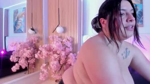 karo_linee online show from February 24, 12:14 pm