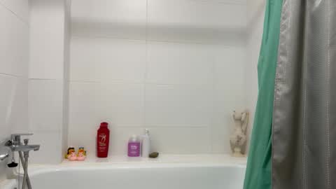 Snapshot of karol_loves chatting on October 7, 1:47 am Karol online show from October 7, 1:47 am