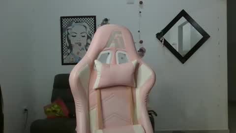 Snapshot of karol_naughty chatting on December 11, 10:36 am    online show from December 11, 10:36 am