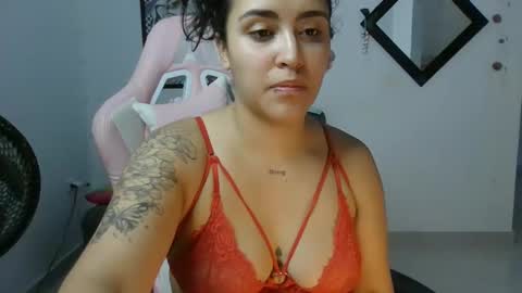 Snapshot of karol_naughty chatting on December 17, 11:06 am    online show from December 17, 11:06 am