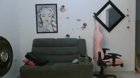 Snapshot of karol_naughty chatting on December 29, 8:44 am    online show from December 29, 8:44 am