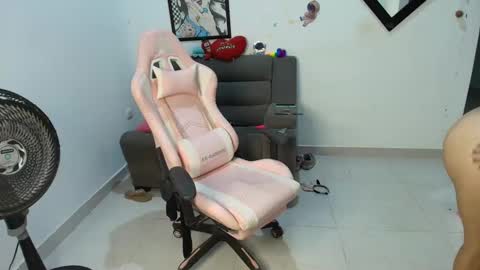 Snapshot of karol_naughty chatting on February 12, 1:09 am    online show from February 12, 1:09 am