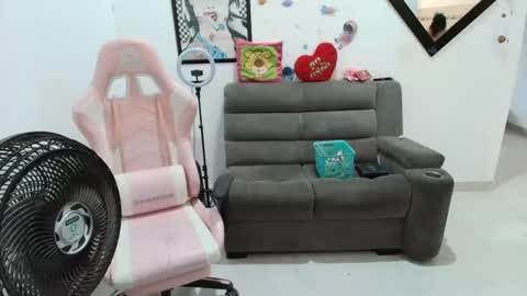 Snapshot of karol_naughty chatting on March 2, 11:18 am    online show from March 2, 11:18 am