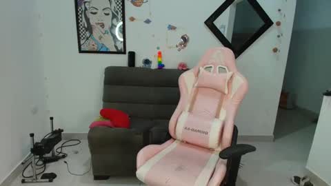 Snapshot of karol_naughty chatting on March 10, 9:21 am    online show from March 10, 9:21 am