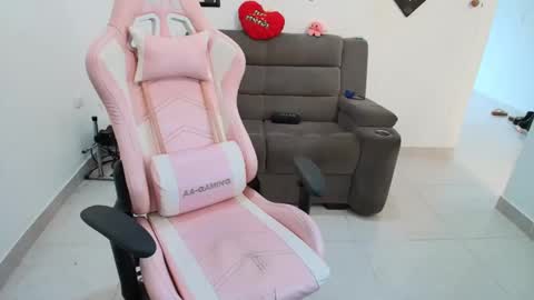 Snapshot of karol_naughty chatting on March 12, 2:12 pm    online show from March 12, 2:12 pm