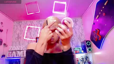 Snapshot of karol_vanessa__ chatting on May 19, 11:38 am karol Vanessa online show from May 19, 11:38 am