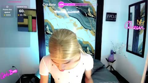 Snapshot of karol_vanessa__ chatting on May 30, 11:29 am karol Vanessa online show from May 30, 11:29 am