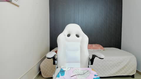 katalina online show from April 23, 10:25 am