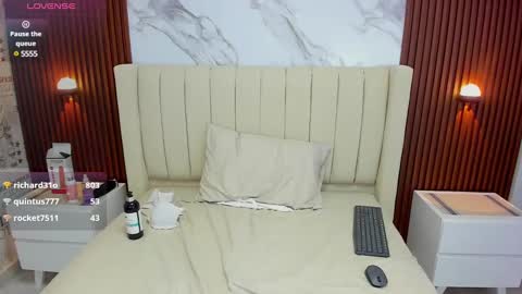 Snapshot of karolandluna chatting on February 7, 4:37 am Karol and Luna online show from February 7, 4:37 am