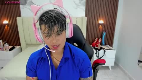 Snapshot of karolandluna chatting on February 10, 2:41 am Karol and Luna online show from February 10, 2:41 am