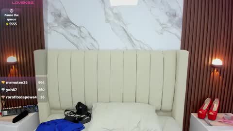 Snapshot of karolandluna chatting on February 10, 8:53 am Karol and Luna online show from February 10, 8:53 am