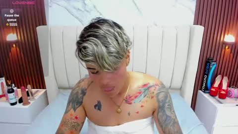 Snapshot of karolandluna chatting on February 12, 5:58 am Karol and Luna online show from February 12, 5:58 am