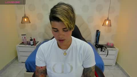 Snapshot of karolandluna chatting on February 12, 11:09 pm Karol and Luna online show from February 12, 11:09 pm