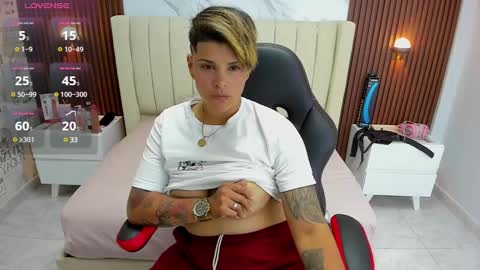 Snapshot of karolandluna chatting on February 13, 2:23 am Karol and Luna online show from February 13, 2:23 am