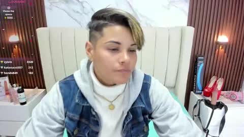 Snapshot of karolandluna chatting on February 17, 8:19 am Karol and Luna online show from February 17, 8:19 am