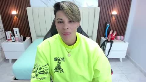 Snapshot of karolandluna chatting on February 24, 2:40 am Karol and Luna online show from February 24, 2:40 am