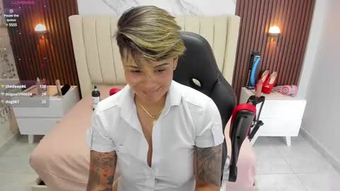 Snapshot of karolandluna chatting on February 25, 8:47 am Karol and Luna online show from February 25, 8:47 am