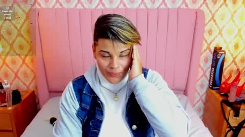 Snapshot of karolandluna chatting on March 3, 6:15 am Karol and Luna online show from March 3, 6:15 am