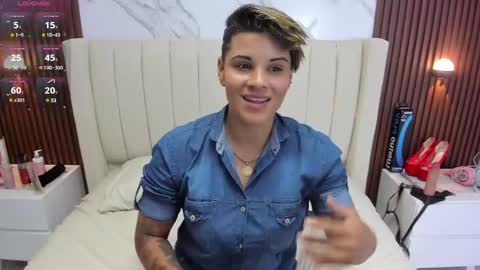 Snapshot of karolandluna chatting on March 4, 5:53 am Karol and Luna online show from March 4, 5:53 am