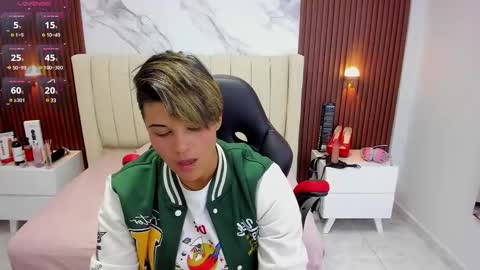 Snapshot of karolandluna chatting on March 10, 2:39 am Karol and Luna online show from March 10, 2:39 am