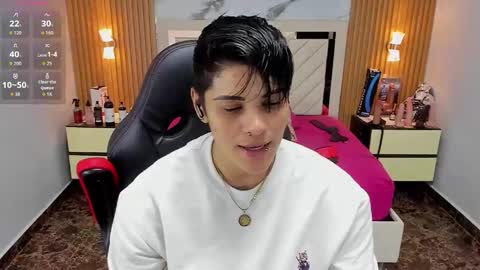 Snapshot of karolandluna chatting on September 24, 2:37 am Karol and Luna online show from September 24, 2:37 am