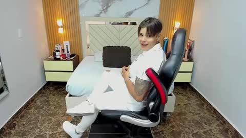 Snapshot of karolandluna chatting on October 30, 7:47 pm Karol and Luna online show from October 30, 7:47 pm