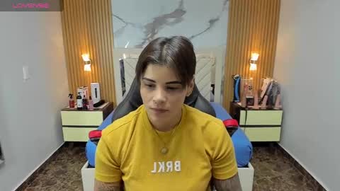 Snapshot of karolandluna chatting on November 4, 7:13 pm Karol and Luna online show from November 4, 7:13 pm