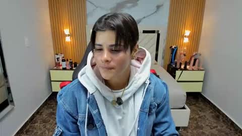 Snapshot of karolandluna chatting on November 28, 7:38 pm Karol and Luna online show from November 28, 7:38 pm