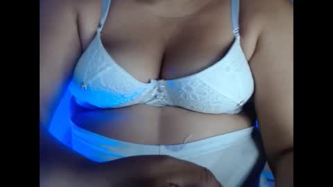 karolbb21 online show from December 14, 10:20 am