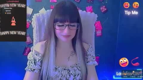 Snapshot of karolina_mia chatting on May 1, 5:56 am Caroline online show from May 1, 5:56 am
