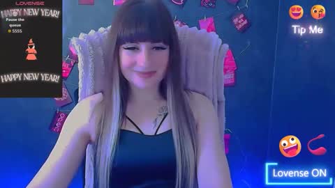 Snapshot of karolina_mia chatting on May 4, 5:47 am Caroline online show from May 4, 5:47 am
