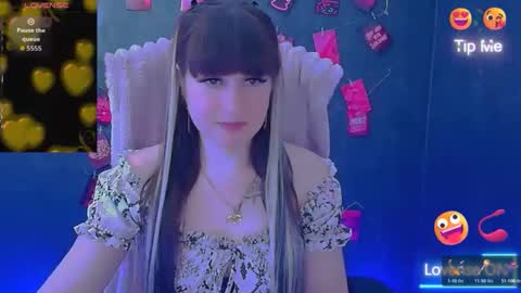 Snapshot of karolina_mia chatting on May 10, 5:45 am Caroline online show from May 10, 5:45 am
