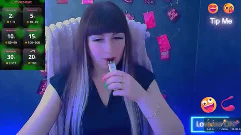 Snapshot of karolina_mia chatting on May 15, 6:09 am Caroline online show from May 15, 6:09 am