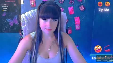 Snapshot of karolina_mia chatting on August 5, 5:54 am Caroline online show from August 5, 5:54 am