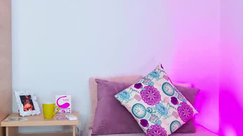 Snapshot of karolinahil chatting on March 12, 7:28 pm karolinahill online show from March 12, 7:28 pm