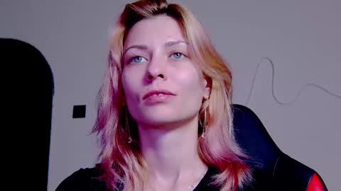 karoline121 online show from November 3, 9:38 pm