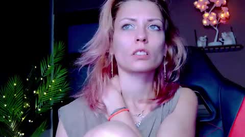 karoline121 online show from December 5, 8:38 pm