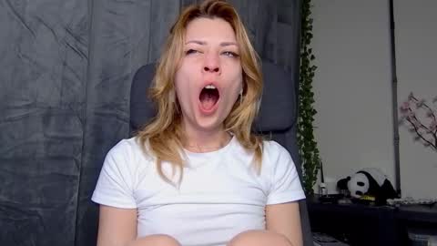 karoline121 online show from February 7, 4:27 am